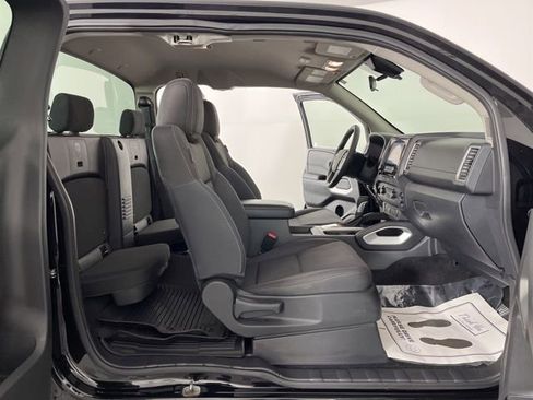 Used 2023 Nissan Frontier SV w/ Technology Package image 39