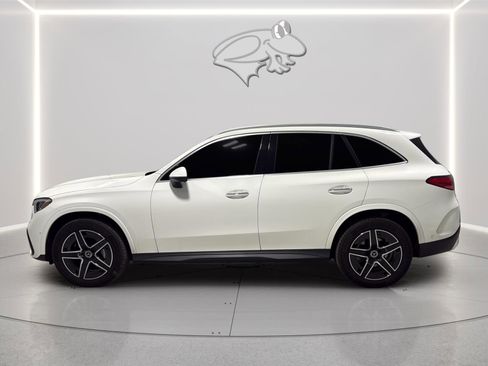 Used 2025 Mercedes-Benz GLC 300 4MATIC image 2