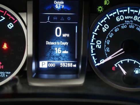 Used 2023 Toyota Tacoma SR5 AWD/4WD image 25