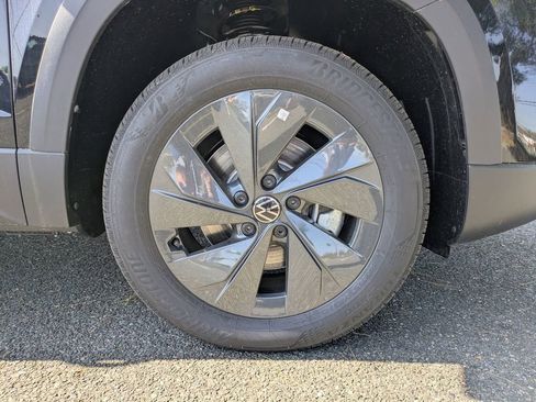 New 2026 Volkswagen Taos S FWD image 11