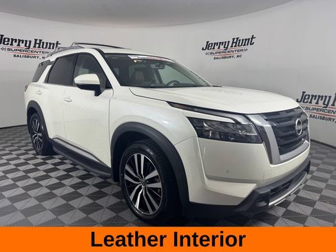 Used 2023 Nissan Pathfinder Platinum FWD image 6