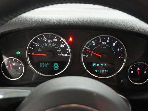 Used 2015 Jeep Wrangler Altitude image 23