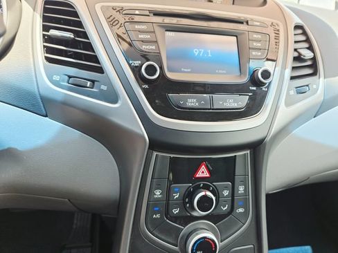 Used 2015 Hyundai Elantra SE w/ Option Group 02 FWD image 19