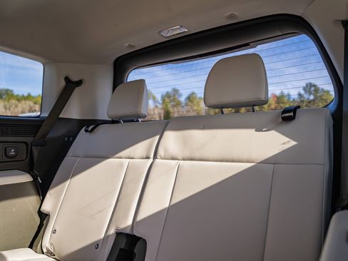 Used 2025 Hyundai Santa Fe Calligraphy w/ Tow & Go Package image 24