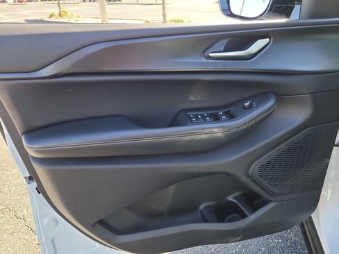 Used 2023 Jeep Grand Cherokee L Laredo image 19