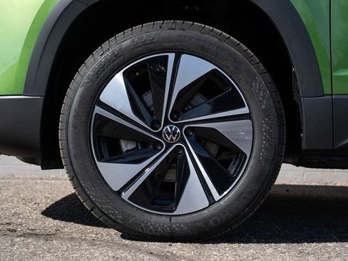 New 2026 Volkswagen Taos SE image 7