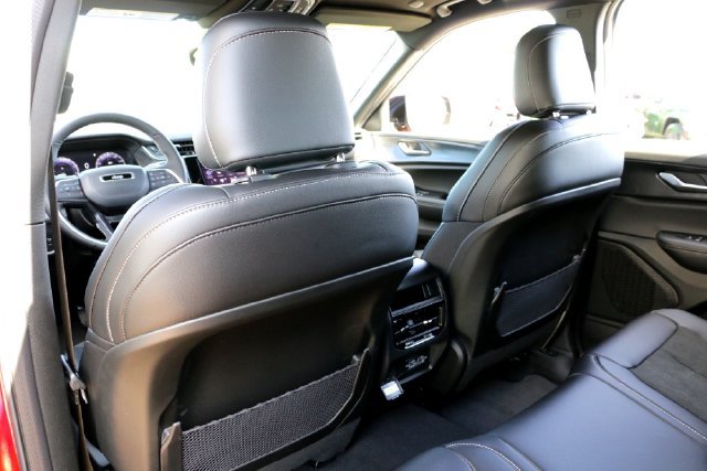 New 2025 Jeep Grand Cherokee Altitude AWD/4WD image 17