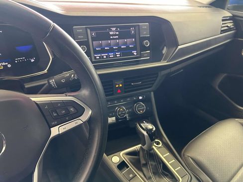 Used 2024 Volkswagen Jetta SE FWD image 22