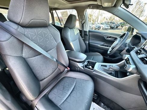 Used 2025 Toyota RAV4 XLE w/ Convenience Package image 33