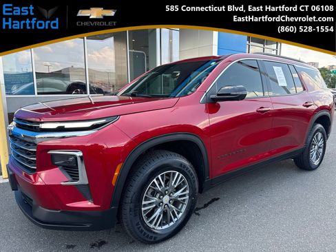 Used 2024 Chevrolet Traverse LT FWD image 1