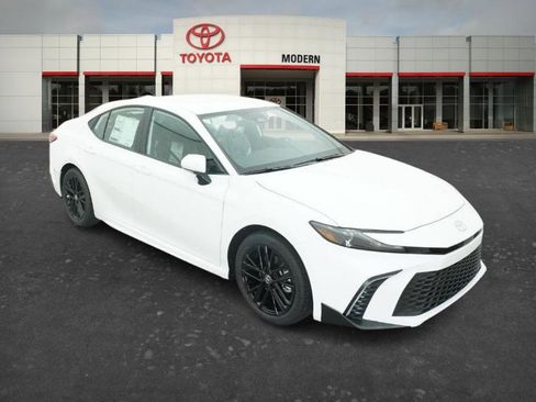 New 2026 Toyota Camry SE FWD image 4