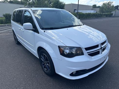 Used 2016 Dodge Grand Caravan R/T FWD image 3