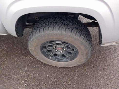 Used 2016 Toyota Tacoma SR w/ SR Convenience Package image 13