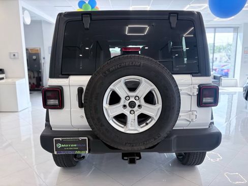 Used 2018 Jeep Wrangler Unlimited Sport S AWD/4WD image 11