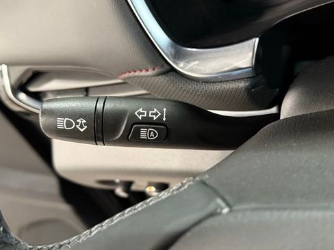 Used 2023 Chevrolet Traverse RS image 21