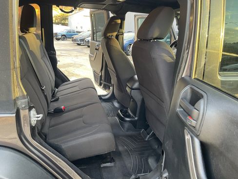 Used 2017 Jeep Wrangler Unlimited Sport w/ Quick Order Package 23S image 18