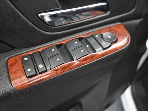 Used 2011 Chevrolet Suburban LT image 13