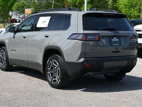 New 2026 Jeep Cherokee Laredo AWD/4WD image 8
