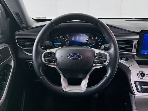 Used 2023 Ford Explorer XLT w/ Equipment Group 202A RWD image 17
