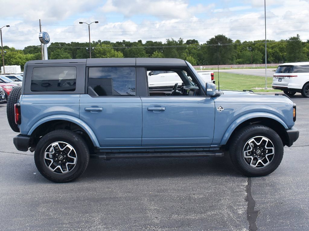 Used 2023 Ford Bronco Outer Banks AWD/4WD image 13
