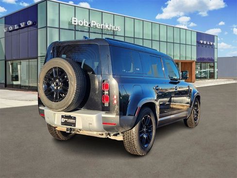 Used 2024 Land Rover Defender 110 S image 28