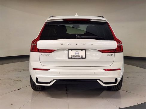 Used 2025 Volvo XC60 B5 Core image 10