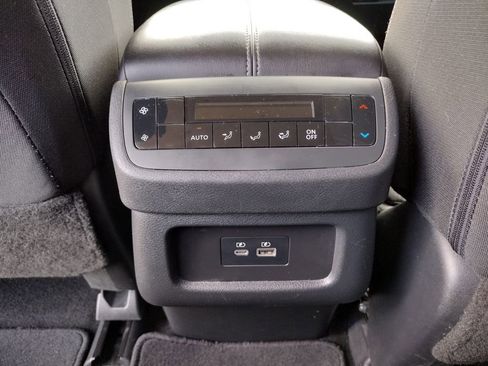 Used 2025 Nissan Pathfinder SV FWD image 8