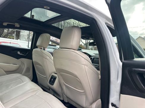 Used 2015 Chrysler 200 C w/ Navigation & Sound Group I image 19