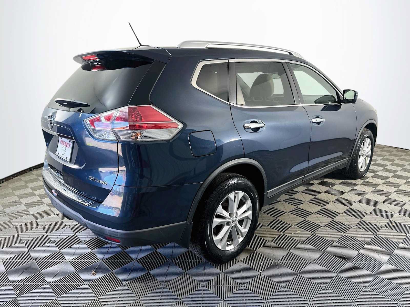 Used 2016 Nissan Rogue SV w/ SV Premium Package AWD/4WD image 4