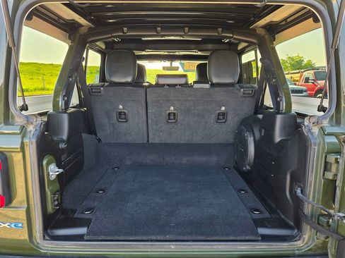 Used 2022 Jeep Wrangler Unlimited Sahara w/ Cold Weather Group AWD/4WD image 31