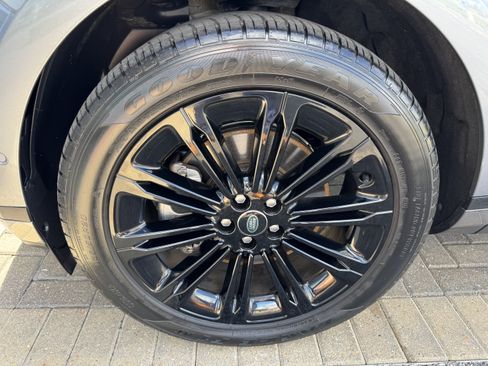 Used 2024 Land Rover Range Rover Evoque S AWD/4WD image 9