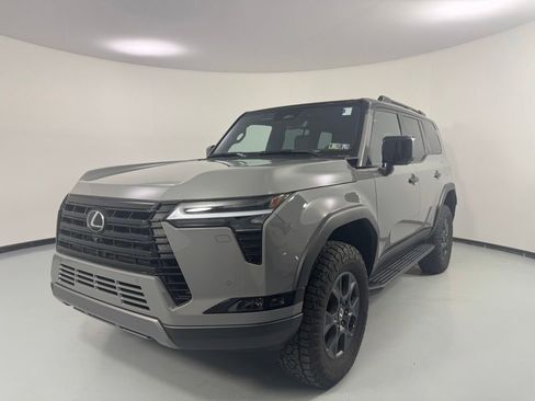 Used 2025 Lexus GX 550 AWD/4WD image 3