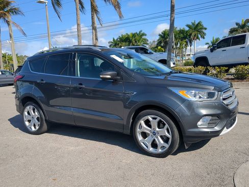 Used 2019 Ford Escape Titanium image 2