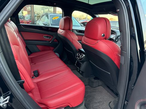 Used 2019 Bentley Bentayga image 45