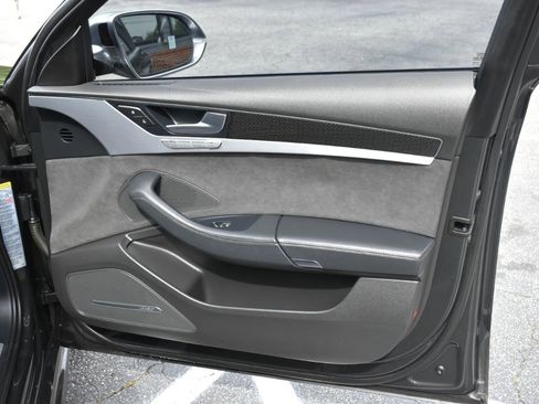 Used 2015 Audi S8 image 36