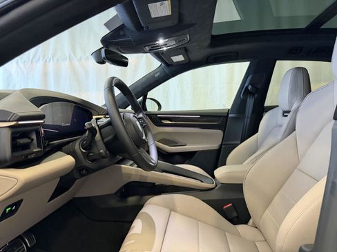 New 2026 Porsche Macan Turbo Electric image 5