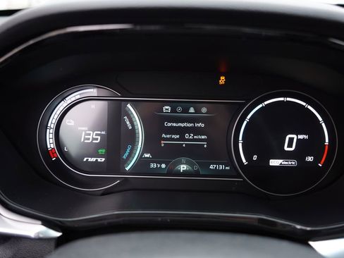 Used 2022 Kia Niro EX Premium w/ Cold Weather Package image 34