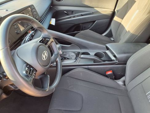 Used 2025 Hyundai Elantra Sport FWD image 17
