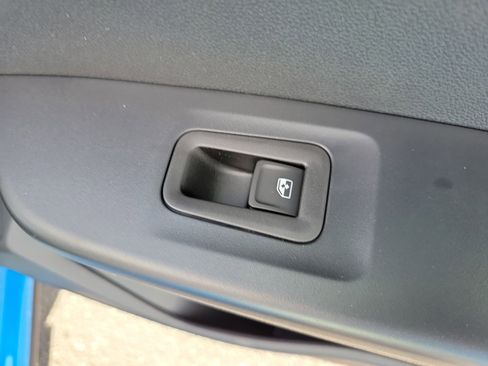 New 2026 Volkswagen Taos SE FWD image 9