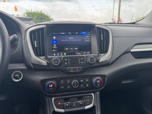 Used 2024 GMC Terrain SLT AWD/4WD image 17