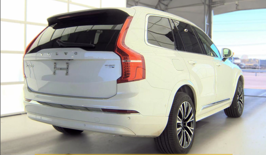 Used 2025 Volvo XC90 T8 Plus w/ Protection Package Premier AWD/4WD image 5