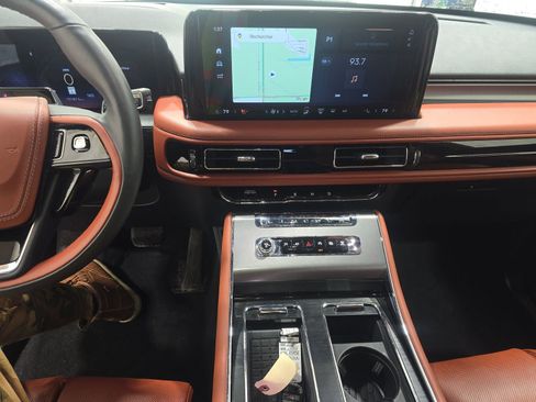 Used 2025 Lincoln Aviator Reserve w/ Equipment Group 201A image 11