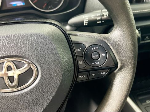 Used 2022 Toyota RAV4 LE FWD image 19