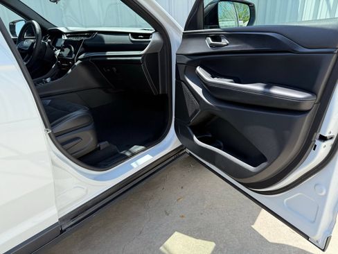 Used 2024 Jeep Grand Cherokee Altitude RWD image 16