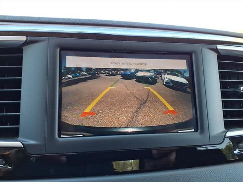 Used 2022 Chrysler Voyager LX image 23