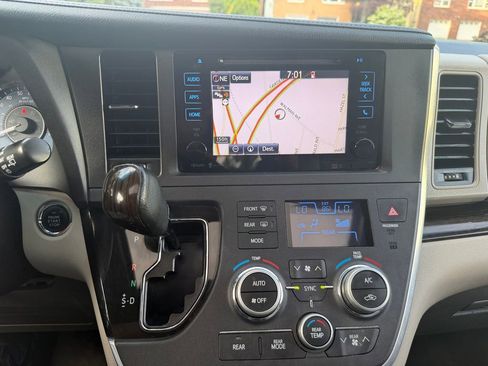 Used 2015 Toyota Sienna XLE Premium AWD/4WD image 20