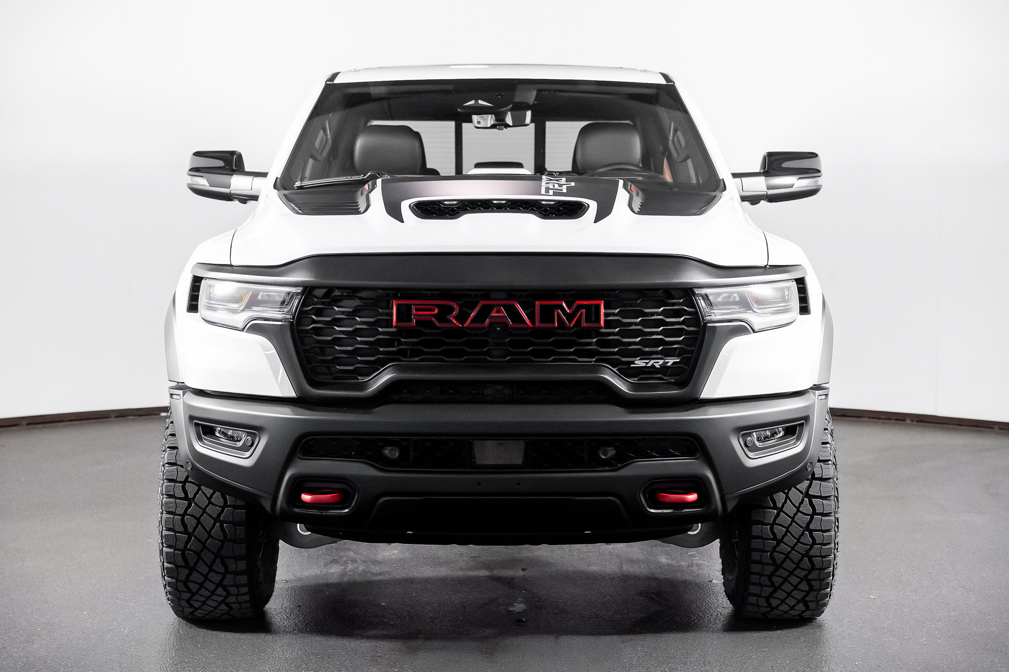 Used 2027 RAM 1500 4x4 Crew Cab image 4