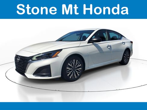 Used 2025 Nissan Altima 2.5 SV FWD image 3