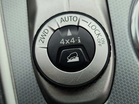 Used 2018 Nissan Pathfinder SL AWD/4WD image 21