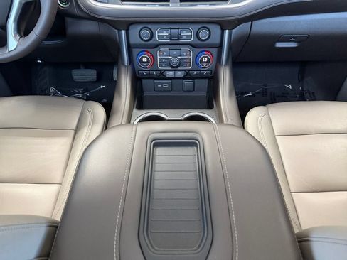 Used 2022 Chevrolet Tahoe LT w/ Luxury Package AWD/4WD image 12